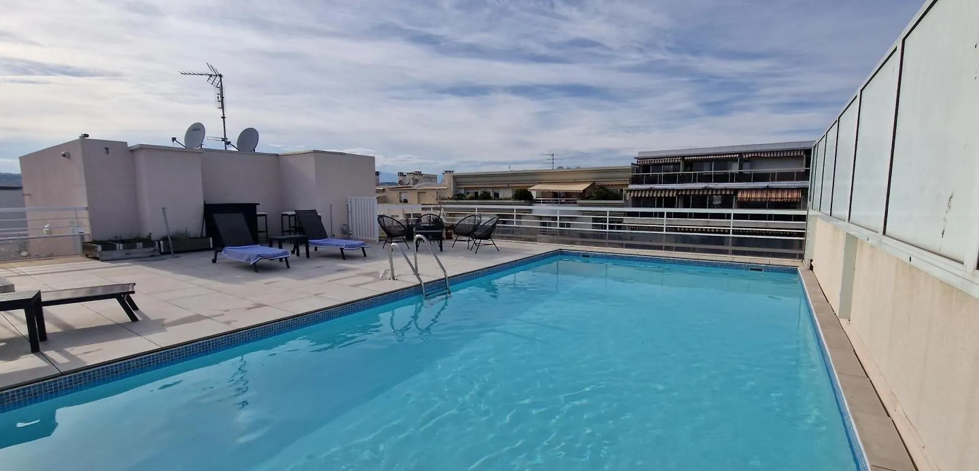 דירה אנטיב Juan 4 Prs, Clim, 300M Plage, Piscine, Parking